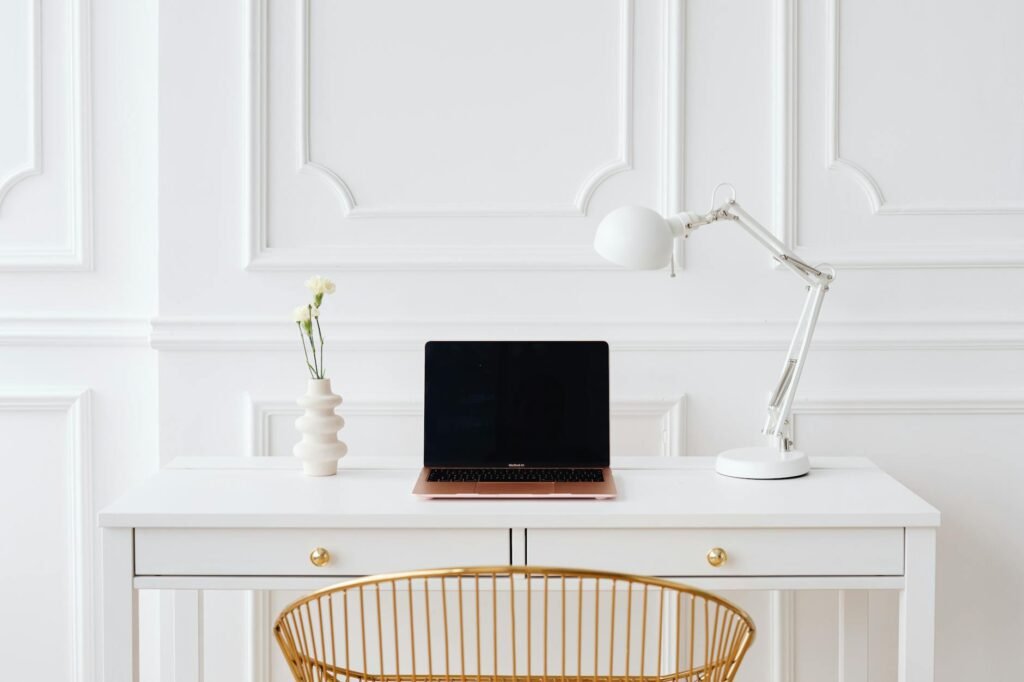 Your Website’s Words: How to Write Content That Builds Trust and Converts Browsers into Buyers